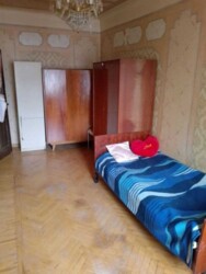   , ',  , 5  4