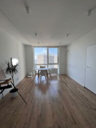 Продається квартира Київ, Зарічна, 6к3 фото 1 Продається квартира Київ, Зарічна, 6к3 фото 1