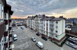   , ,  Club House, .  , 11,  17