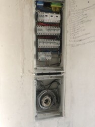   , ',  , 8  3