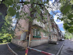   , ,   () 10,, 10, .   7