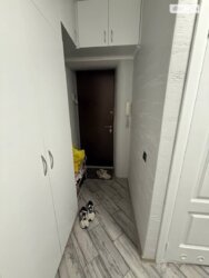   , ',  , 1  8
