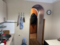   , ',  , 5  4