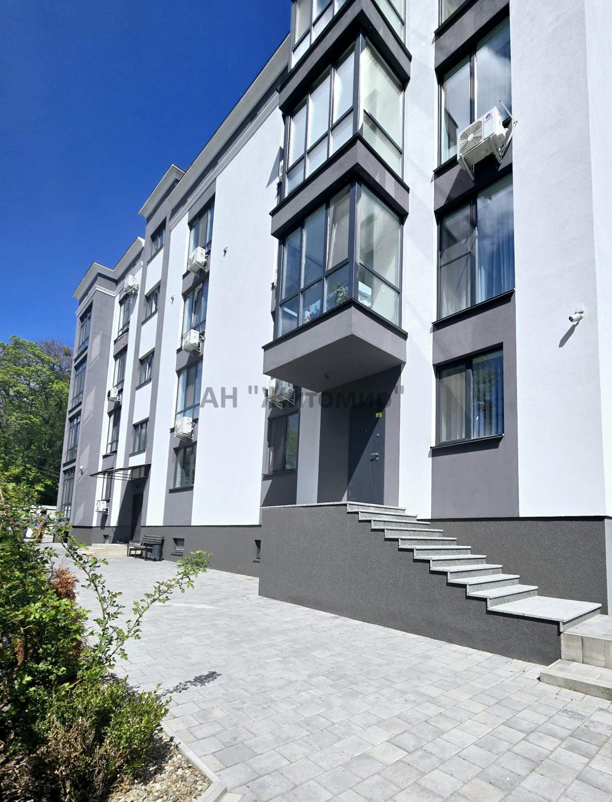 Продається квартира на Корбутівці фото 1 Продається квартира на Корбутівці фото 1