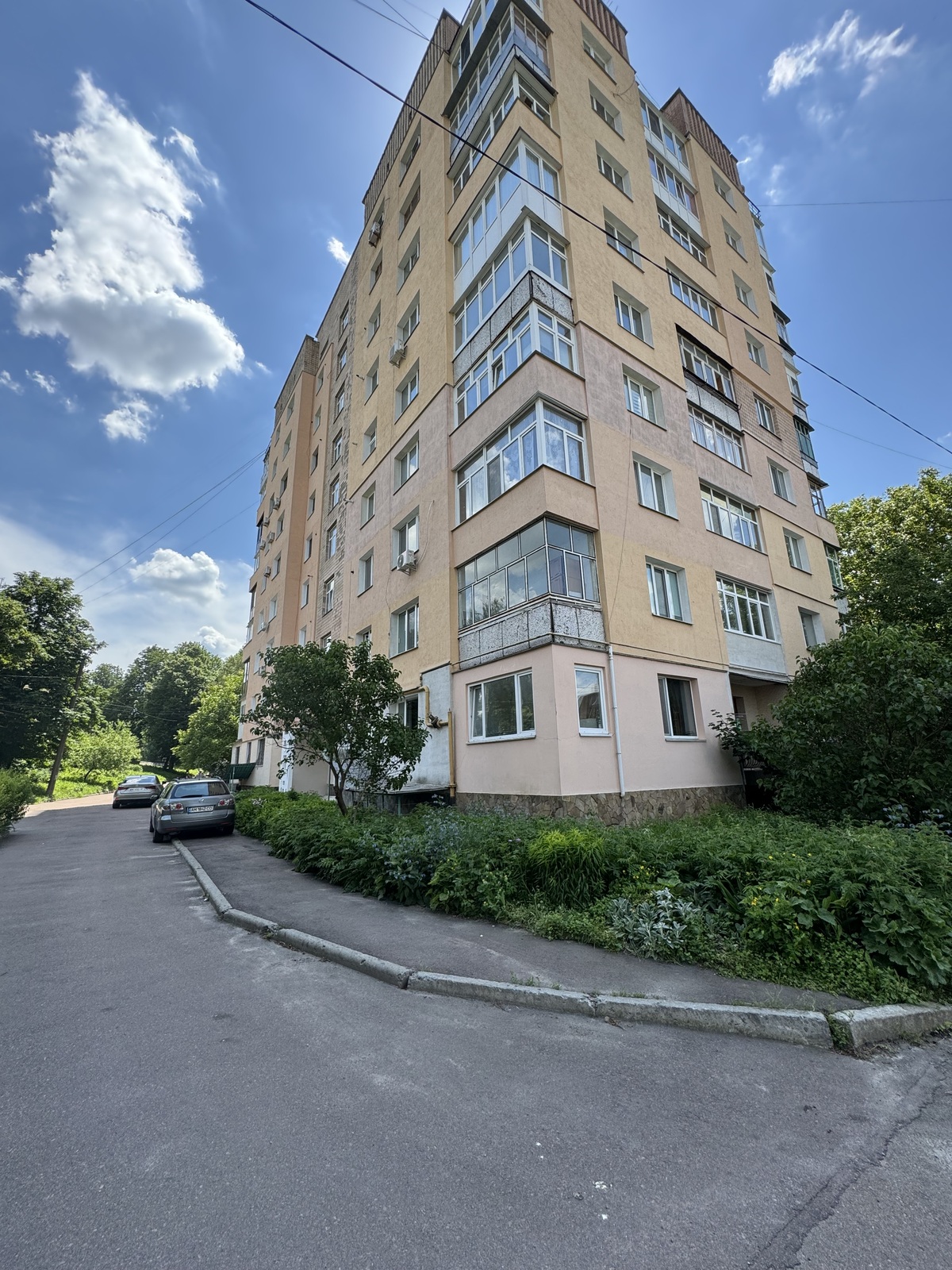Продається 2-кімнатна квартира біля Шодуарівського парку фото 1 Продається 2-кімнатна квартира біля Шодуарівського парку фото 1