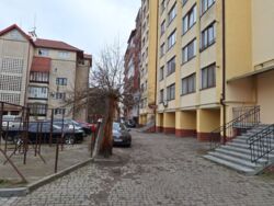 2 к.нов.в центрі р-н.парку Шевченка 2/10 ц.пл.80.5 кв.м, заселений буд. фото 8 2 к.нов.в центрі р-н.парку Шевченка 2/10 ц.пл.80.5 кв.м, заселений буд. фото 8