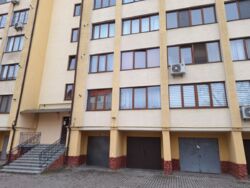 2 к.нов.в центрі р-н.парку Шевченка 2/10 ц.пл.80.5 кв.м, заселений буд. фото 1 2 к.нов.в центрі р-н.парку Шевченка 2/10 ц.пл.80.5 кв.м, заселений буд. фото 1