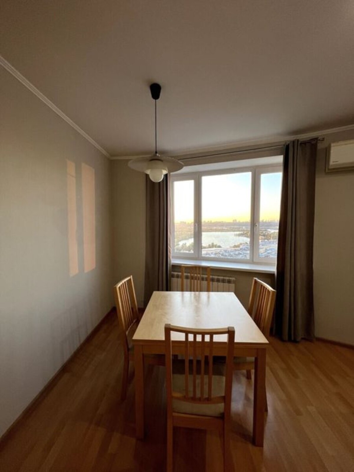 ����� ������ �� ������, 3 �.�������� River Mall. ���� 1