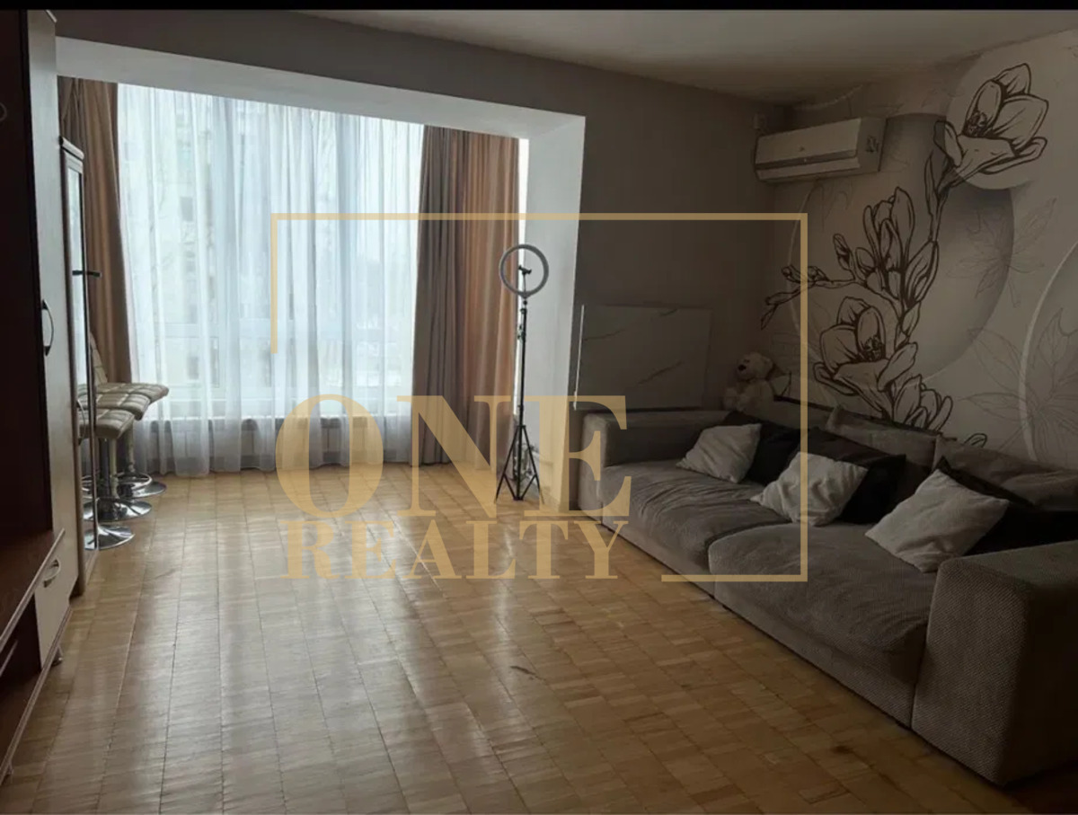 Продається квартира Київ, Ялтинская, 5б фото 1 Продається квартира Київ, Ялтинская, 5б фото 1