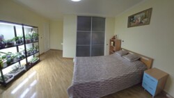 ТОП локация! 3-й этаж!2-комн 75кв.м.газ!Евроремонт! фото 1 ТОП локация! 3-й этаж!2-комн 75кв.м.газ!Евроремонт! фото 1