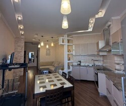 ТОП!!! 1-кімнатна з просторою кухнею - вітальнею з дизайнерським ремонтом. фото 2 ТОП!!! 1-кімнатна з просторою кухнею - вітальнею з дизайнерським ремонтом. фото 2