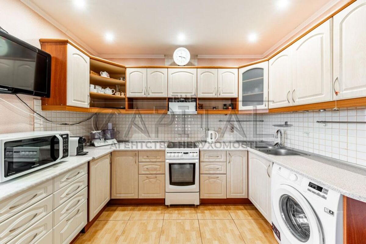 Продається квартира Київ, Голосіївський, Василя Касіяна вул., 2/1, м. Іподром фото 1 Продається квартира Київ, Голосіївський, Василя Касіяна вул., 2/1, м. Іподром фото 1