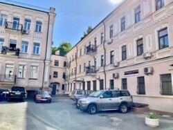 2К квартира на Подолі в царській садибі Ріхерта стеля 3,5 м. фото 1 2К квартира на Подолі в царській садибі Ріхерта стеля 3,5 м. фото 1