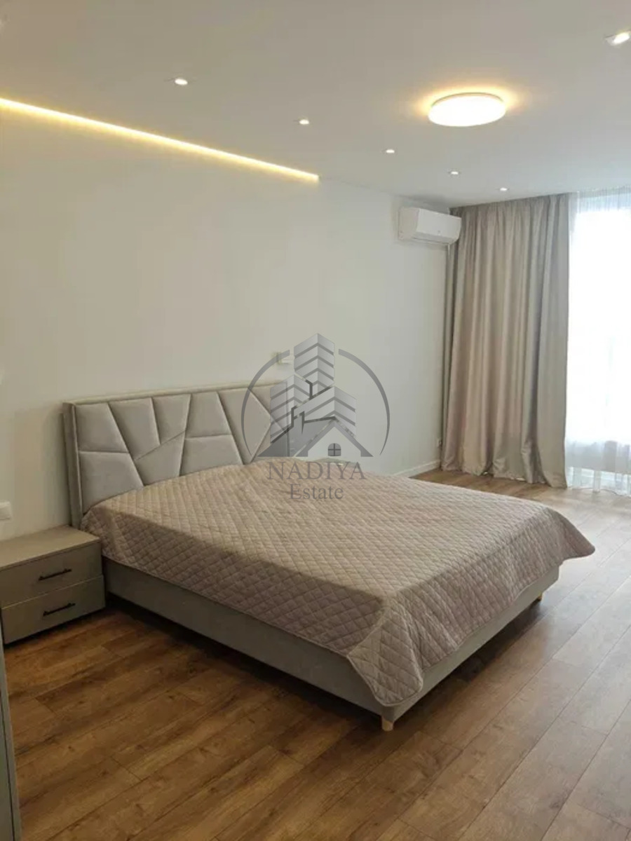 ������ ������� 1-������� �������� � ��������� �� Resident Hall, ���. ���������� ���� 1
