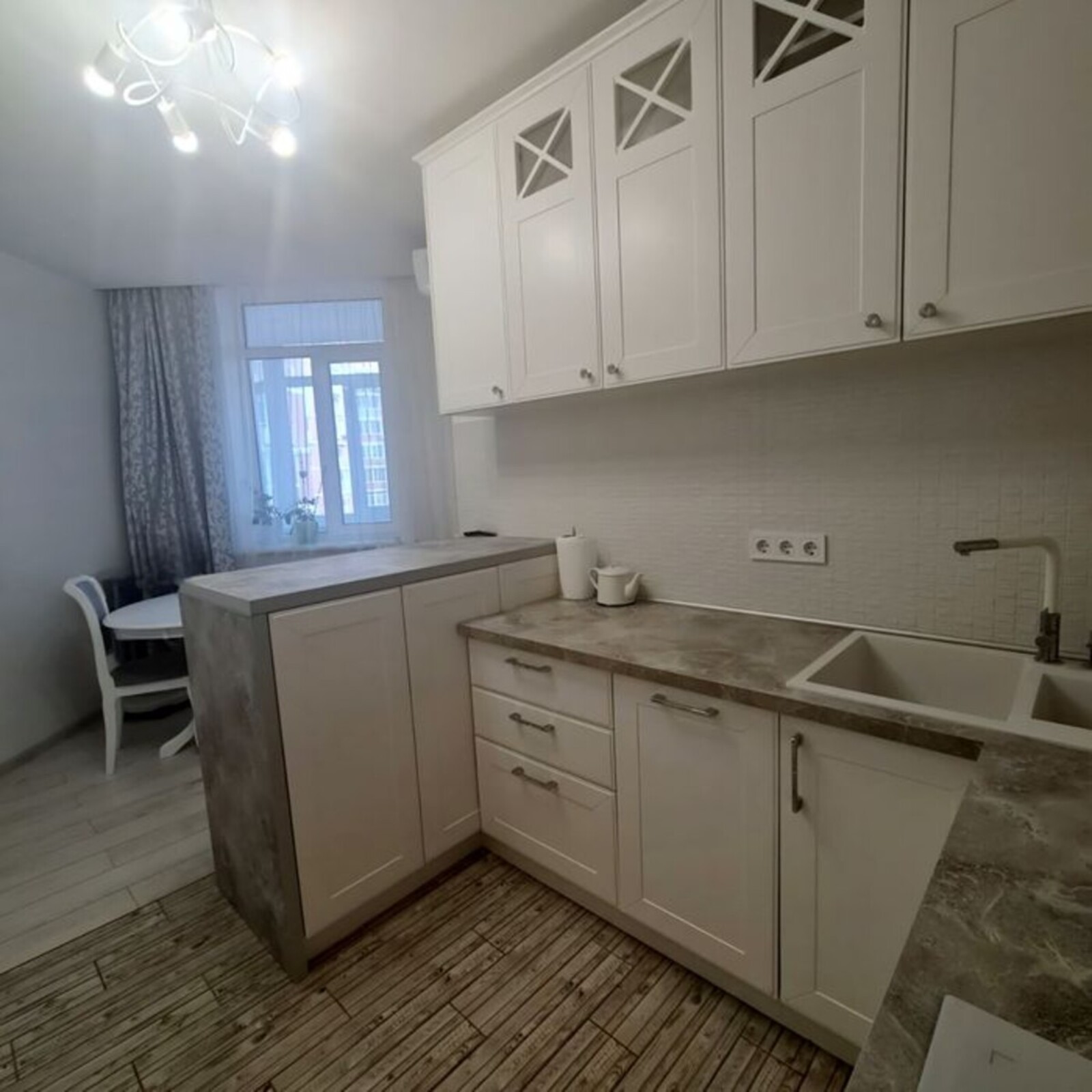 Продаж двокімнатної квартири в ЖК Романовський фото 1 Продаж двокімнатної квартири в ЖК Романовський фото 1