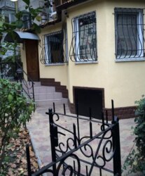 Черемушки.Квартира з власним доглянутим палісадником фото 2 Черемушки.Квартира з власним доглянутим палісадником фото 2