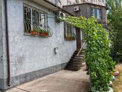 Продаж просторої 2-кімнатної квартири з окремим входом! фото 1 Продаж просторої 2-кімнатної квартири з окремим входом! фото 1