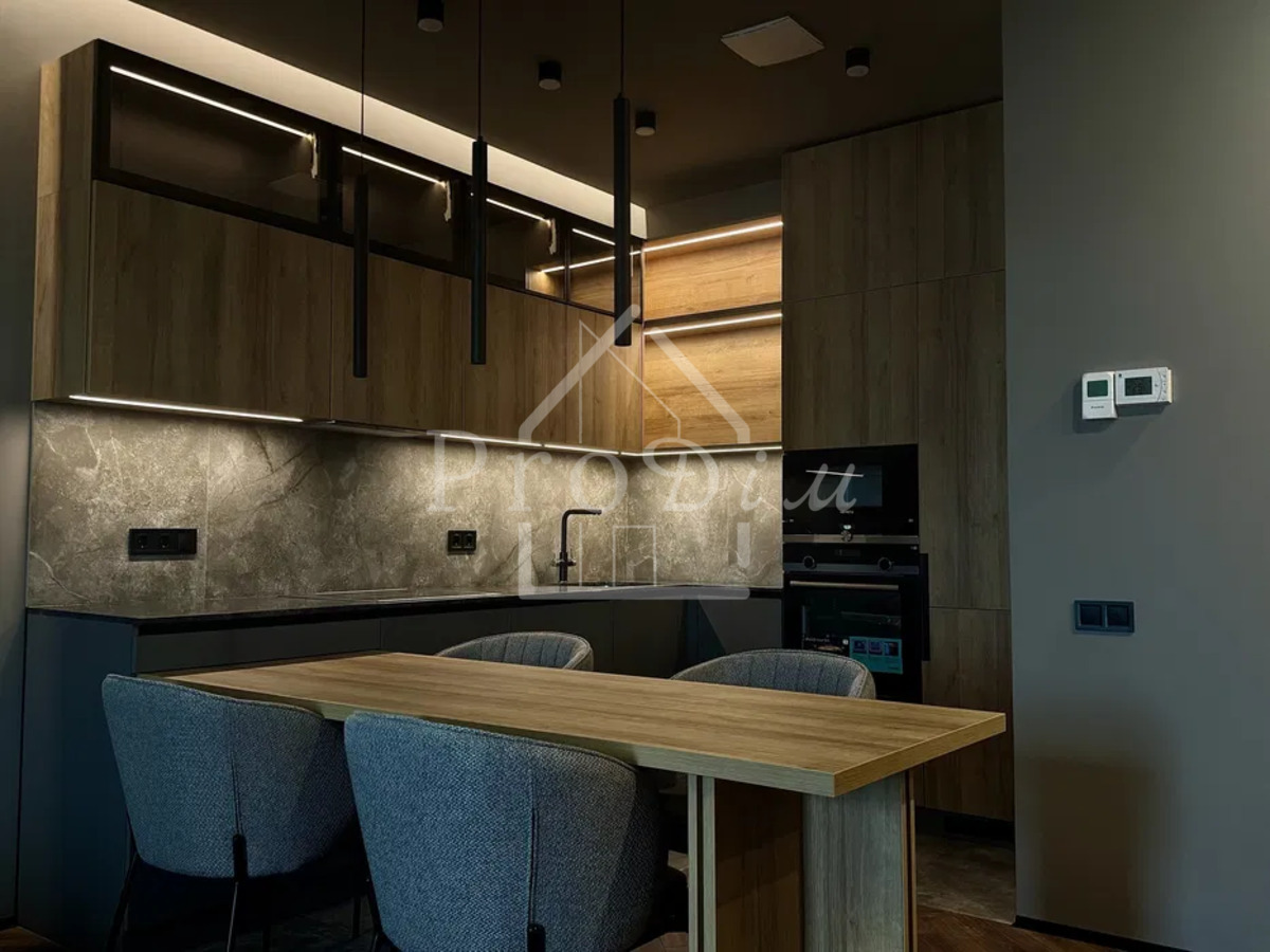 ������ 2� �������� 85�2 �� Taryan Towers. ���� 1