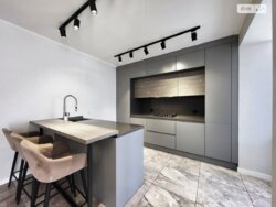 Продаж 3к квартири 120 кв. м на вул. В'ячеслава Чорновола фото 1 Продаж 3к квартири 120 кв. м на вул. В'ячеслава Чорновола фото 1