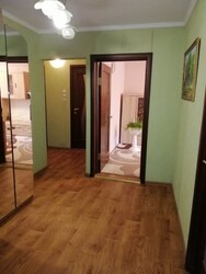 Продам 3-кімнатну квартиру на Космонавтів! фото 1 Продам 3-кімнатну квартиру на Космонавтів! фото 1