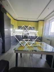 Продам простору 3-кімнатну квартиру 85 м² (Зарванці) фото 1 Продам простору 3-кімнатну квартиру 85 м² (Зарванці) фото 1