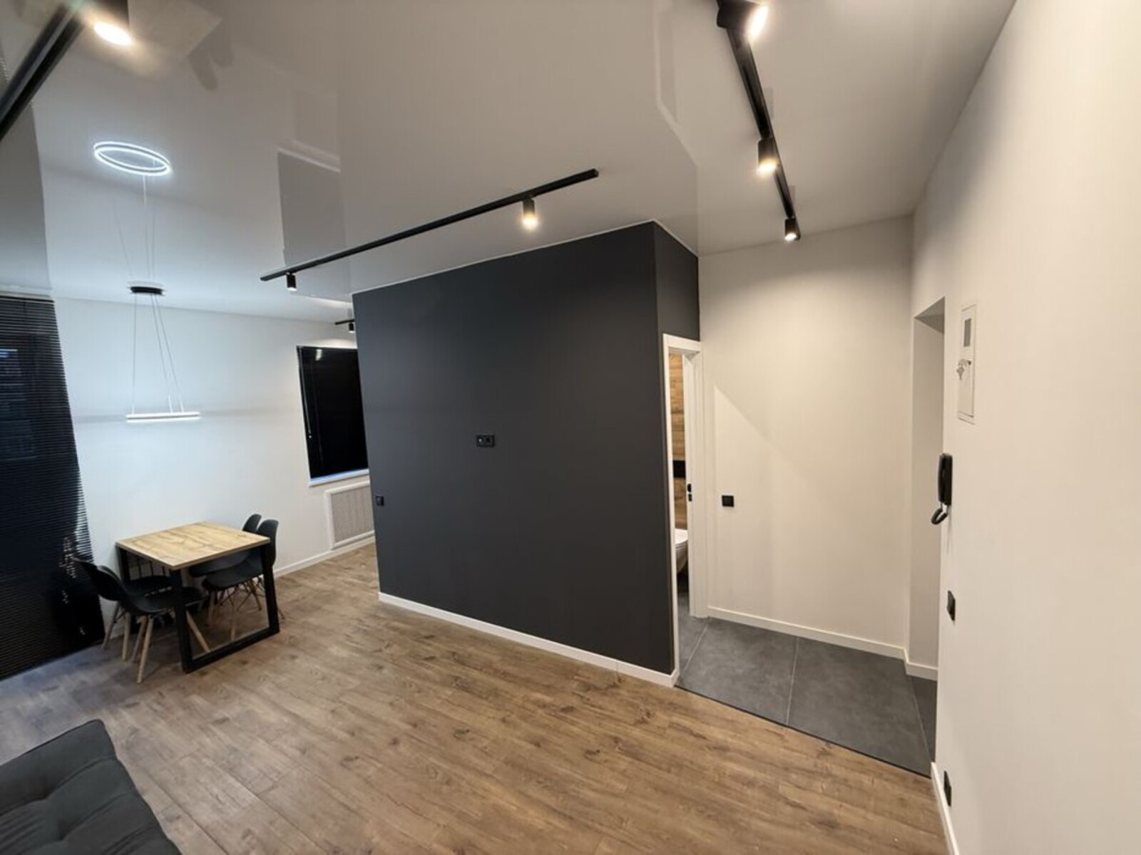 Продаж 2-кімнатної квартири з євроремонтом в Центрі міста біля м.Батанічний сад фото 1 Продаж 2-кімнатної квартири з євроремонтом в Центрі міста біля м.Батанічний сад фото 1