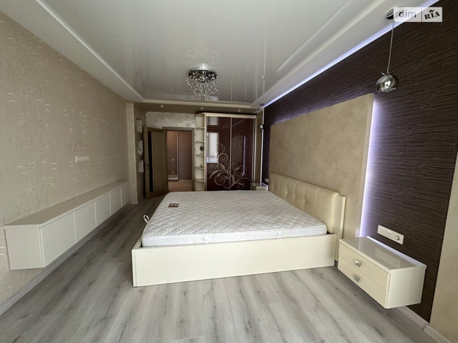 Продаж 4к квартири 147 кв. м на вул. Небесної Сотні фото 1 Продаж 4к квартири 147 кв. м на вул. Небесної Сотні фото 1