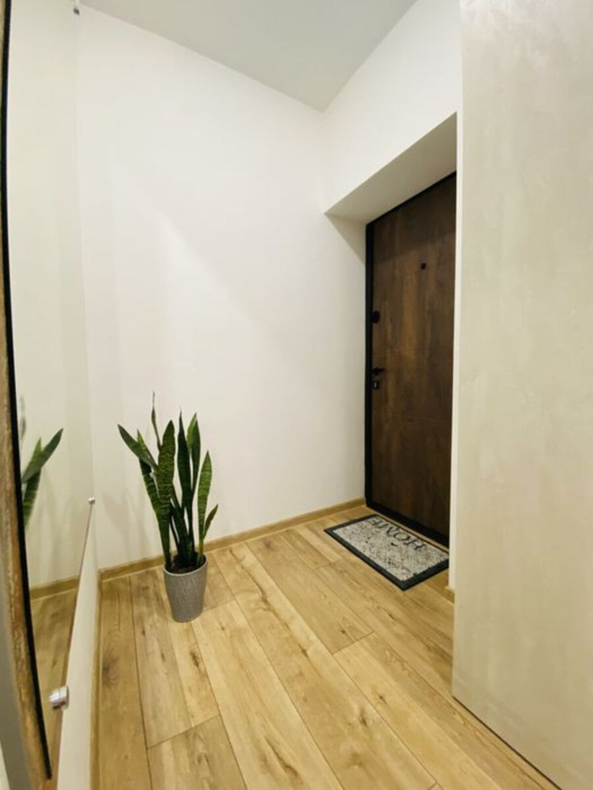Продаж квартири в Центральній частині міста код № 213-157-087 фото 1 Продаж квартири в Центральній частині міста код № 213-157-087 фото 1