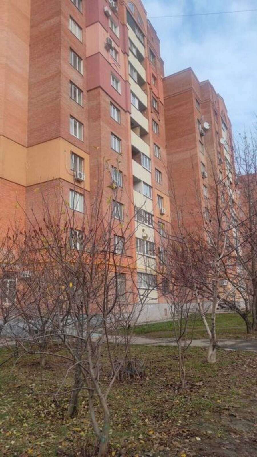 Продаж квартири на Садах-3 код № 212-927-950 фото 1 Продаж квартири на Садах-3 код № 212-927-950 фото 1