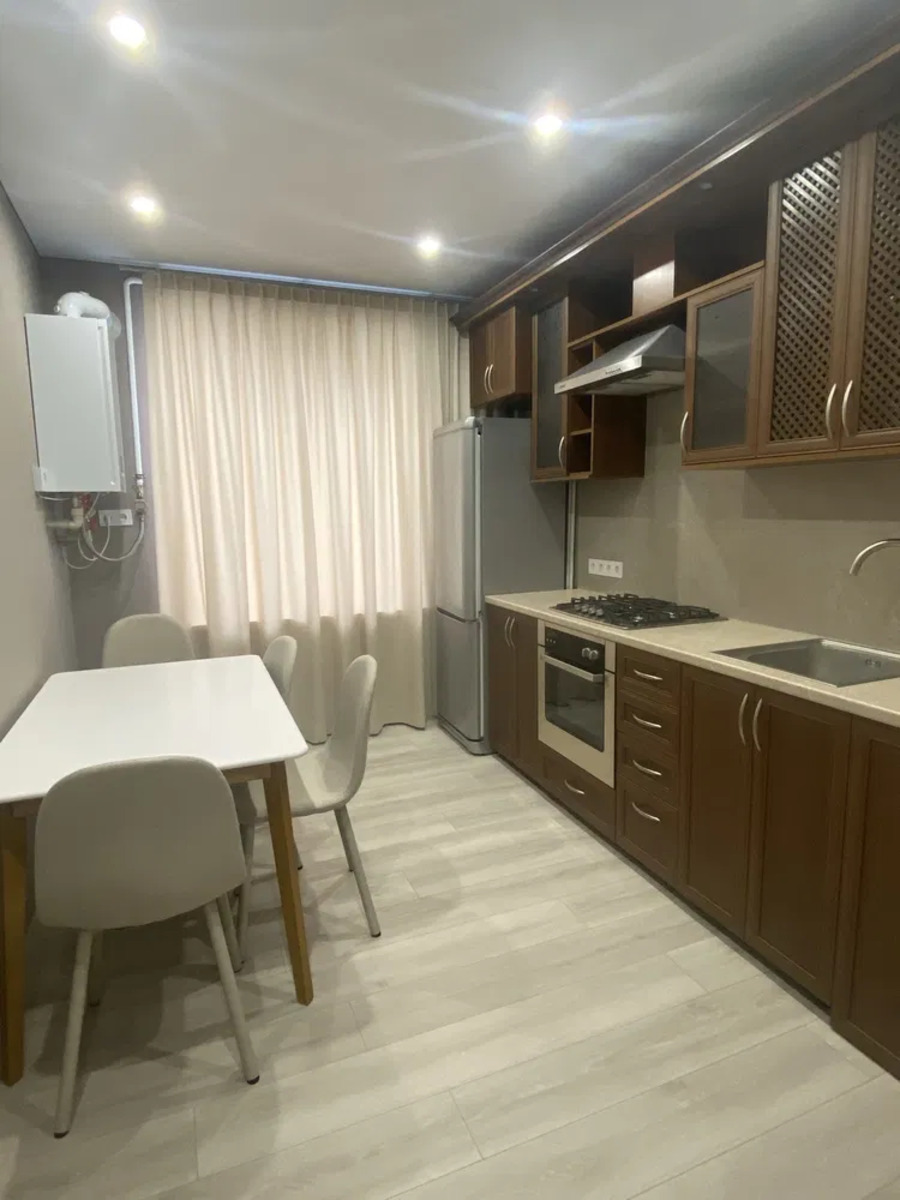 Продаж 3 кімнатної квартири Центр міста фото 1 Продаж 3 кімнатної квартири Центр міста фото 1