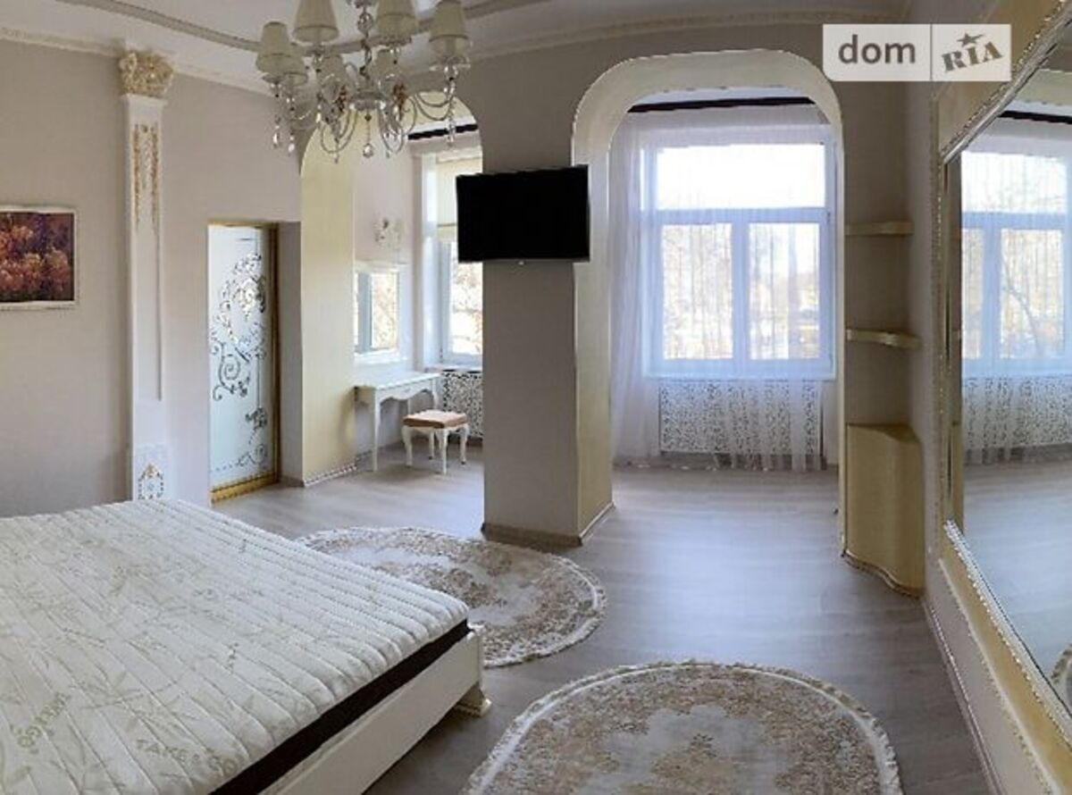 Продаж 4-х кімнатної квартири з індивідуальним опаленням фото 1 Продаж 4-х кімнатної квартири з індивідуальним опаленням фото 1