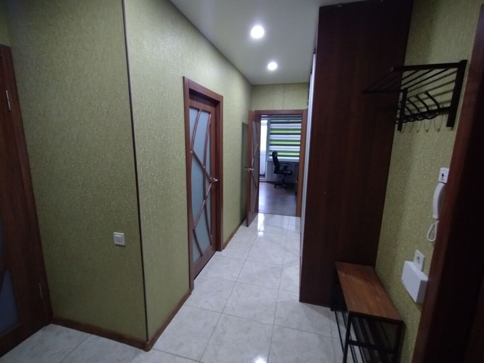 Продаж 2-х кімнатної квартири на Садах-1 код № 213-089-741 фото 1 Продаж 2-х кімнатної квартири на Садах-1 код № 213-089-741 фото 1