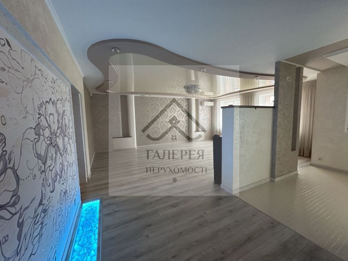 Продаж 4 кімнатної квартири на Подолі з сучасним ремонтом фото 1 Продаж 4 кімнатної квартири на Подолі з сучасним ремонтом фото 1
