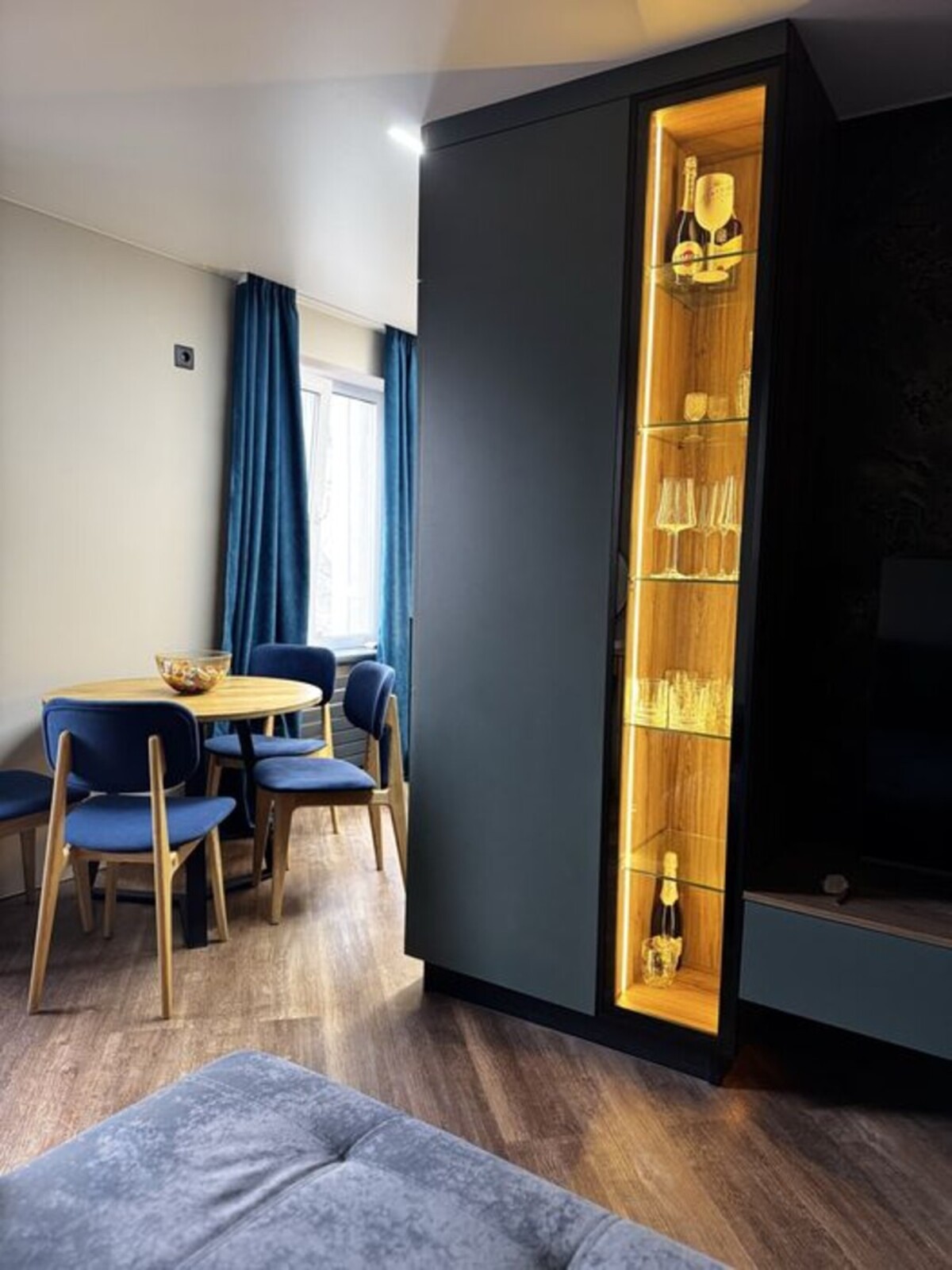 Продам квартиру з сучасним ремонтом код № 213-053-380 фото 1 Продам квартиру з сучасним ремонтом код № 213-053-380 фото 1