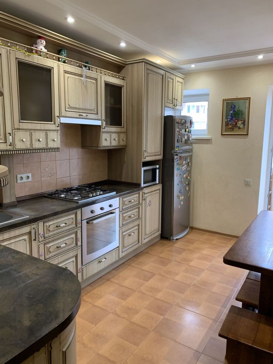 Продаж квартири по вул Небесна Сотня код № 213-043-356 фото 1 Продаж квартири по вул Небесна Сотня код № 213-043-356 фото 1