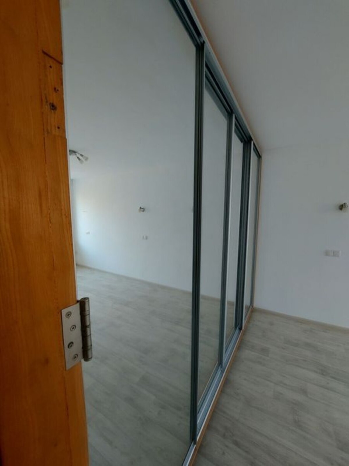 1-кімнатна квартира з ремонтом 29000 $ код № 212-898-919 фото 1 1-кімнатна квартира з ремонтом 29000 $ код № 212-898-919 фото 1