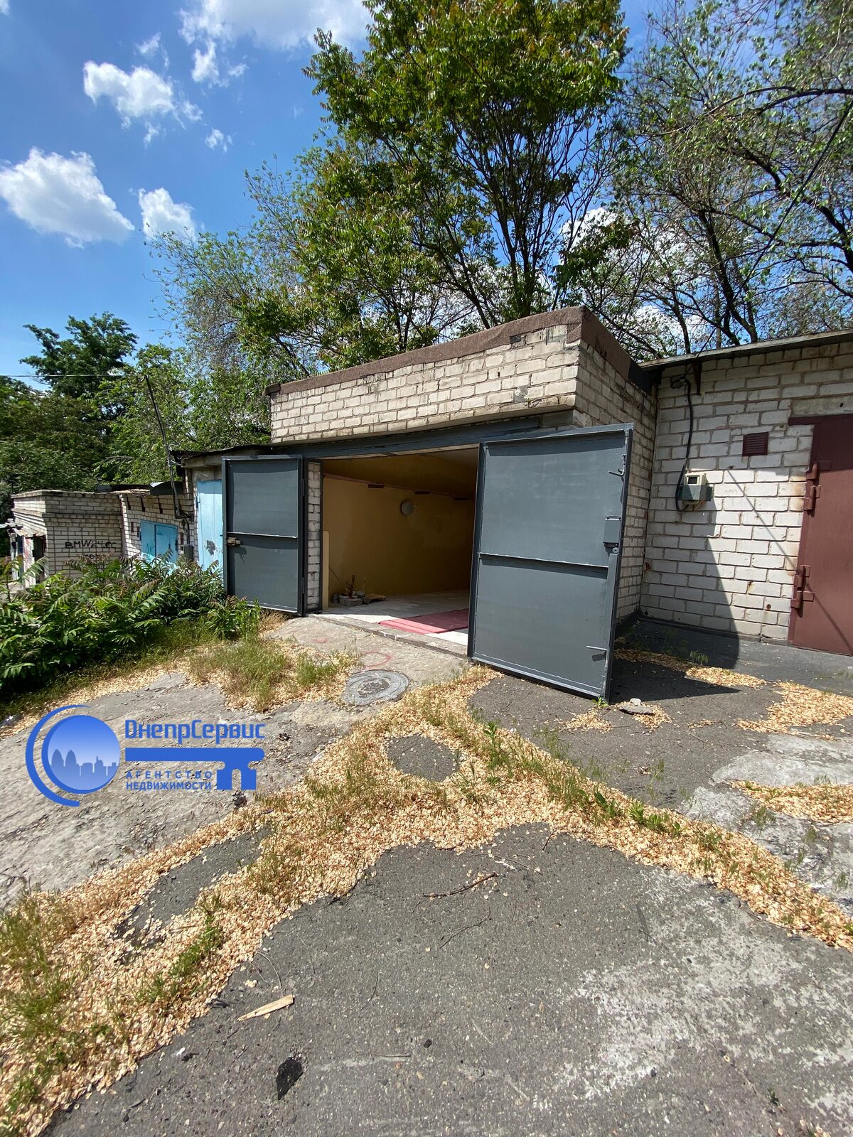 Продам капитальный гараж, середина ул. Рогалева (Крутогорный спуск) фото 1 Продам капитальный гараж, середина ул. Рогалева (Крутогорный спуск) фото 1