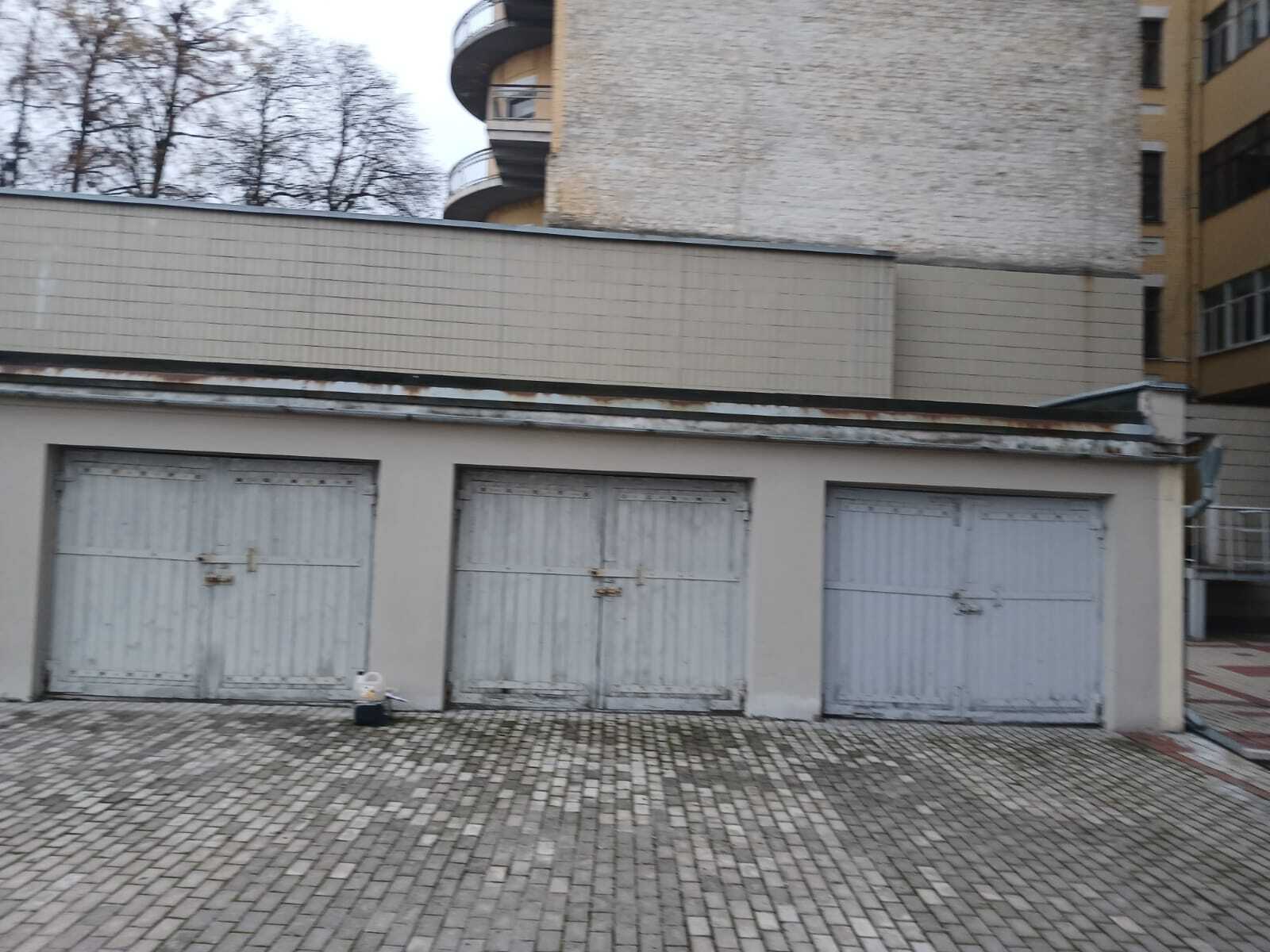 Продаж капітального гаражу на одне авто, склад, вул. Десятинна, 10 фото 1 Продаж капітального гаражу на одне авто, склад, вул. Десятинна, 10 фото 1