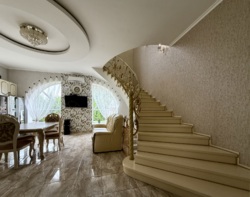 Будинок у нагірній частині міста, район ресторану «Armenia». фото 11 Будинок у нагірній частині міста, район ресторану «Armenia». фото 11