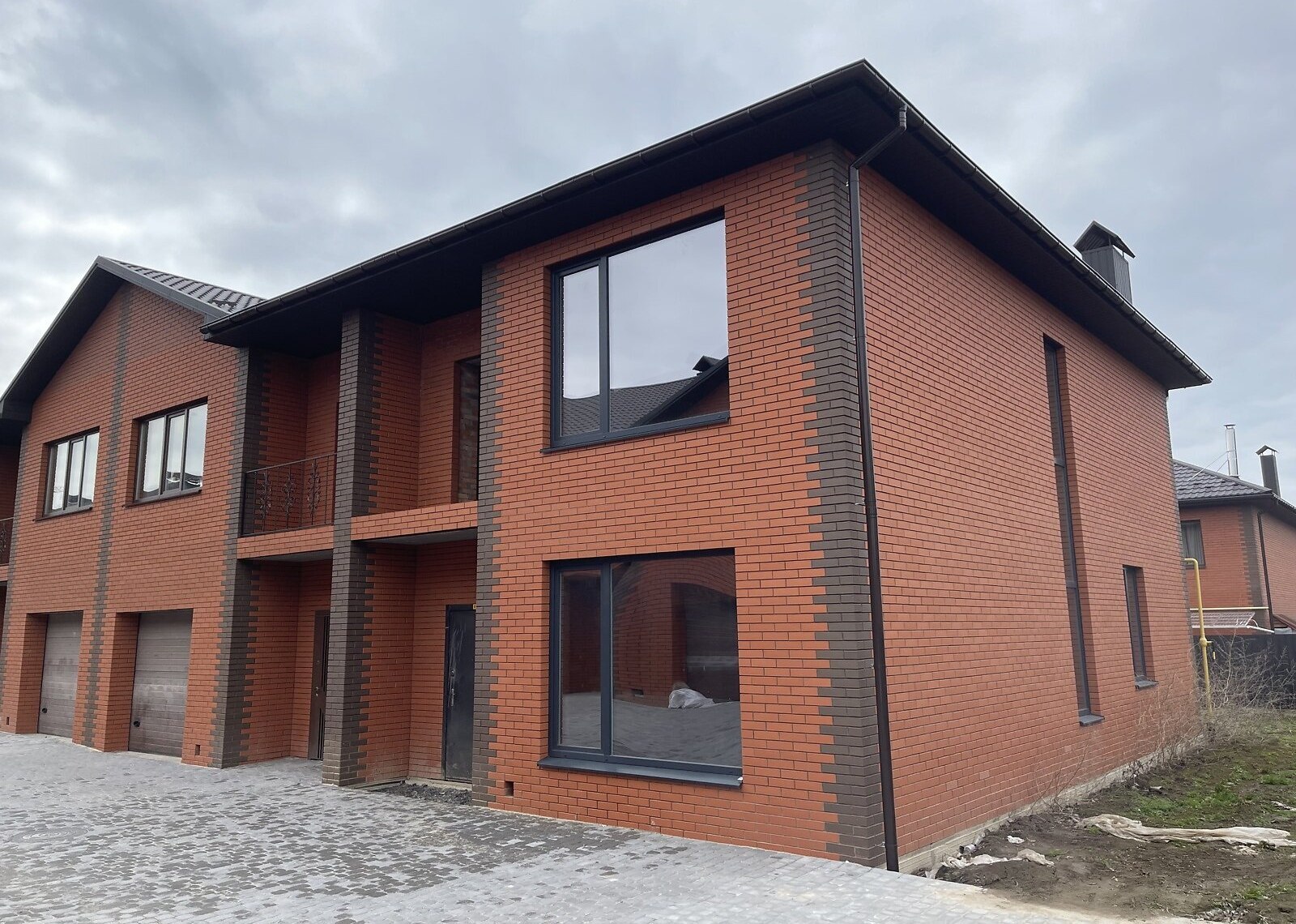 Продаж 2 поверхового таунхауса з ділянкою на 3 сотки, 135 кв. м, 4 кімнати, на вул. Петра Сагайдачного фото 1 Продаж 2 поверхового таунхауса з ділянкою на 3 сотки, 135 кв. м, 4 кімнати, на вул. Петра Сагайдачного фото 1