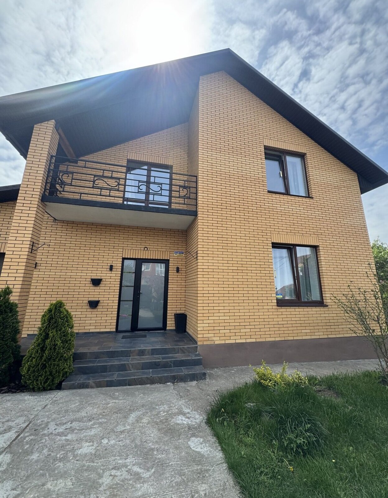 Продаж 2 поверхового будинку з ділянкою на 10 соток фото 1 Продаж 2 поверхового будинку з ділянкою на 10 соток фото 1