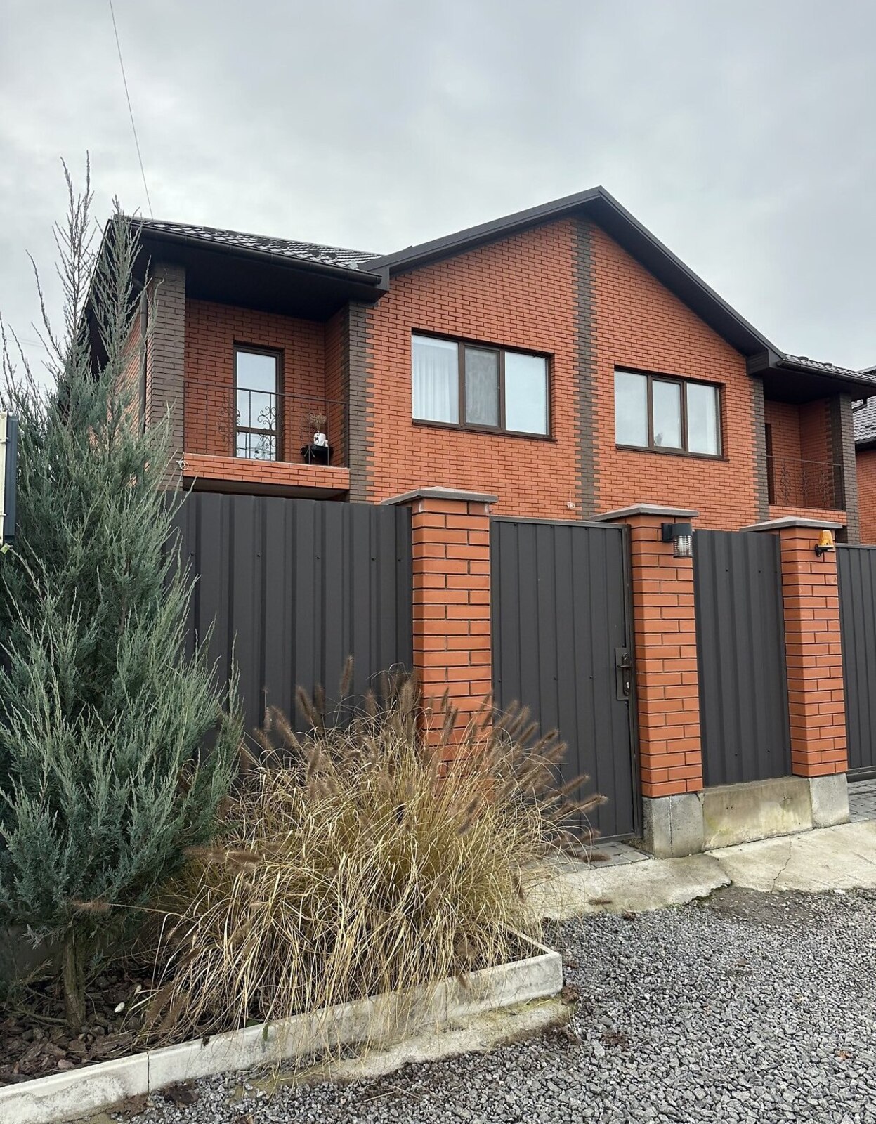 Продаж 2 поверхового дуплекса з ділянкою на 3.7 сотки фото 1 Продаж 2 поверхового дуплекса з ділянкою на 3.7 сотки фото 1