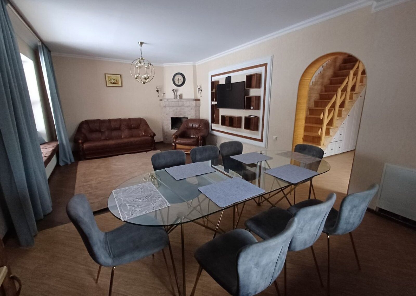 Продаж 2 поверхового будинку з ділянкою на 8 соток фото 1 Продаж 2 поверхового будинку з ділянкою на 8 соток фото 1