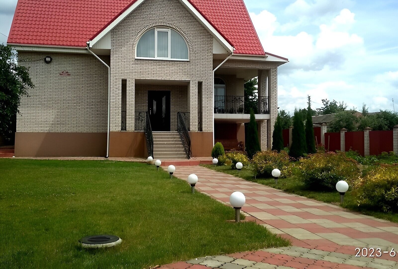 Продаж 2 поверхового будинку з ділянкою на 9 соток фото 1 Продаж 2 поверхового будинку з ділянкою на 9 соток фото 1
