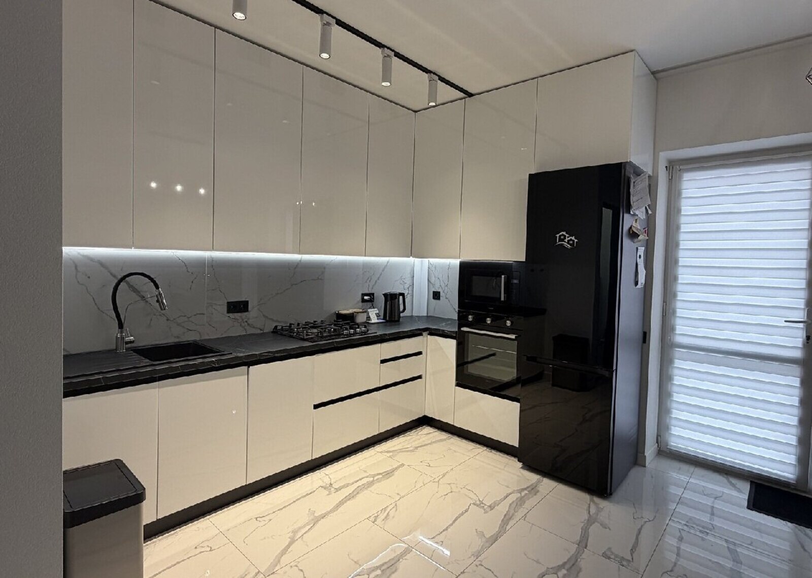 ������ 2 ����������� ��������� � ������� �� 1.5 ����� ���� 1