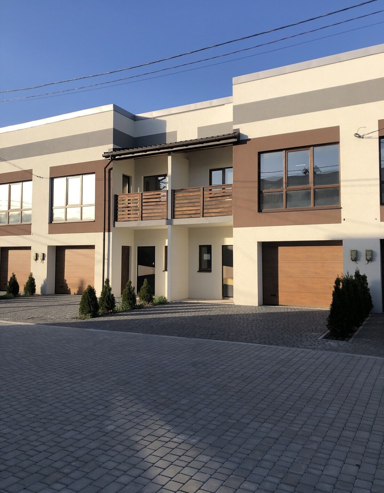 Продаж 2 поверхового таунхауса з ділянкою на 4 сотки, 131.8 кв. м, 4 кімнати фото 1 Продаж 2 поверхового таунхауса з ділянкою на 4 сотки, 131.8 кв. м, 4 кімнати фото 1