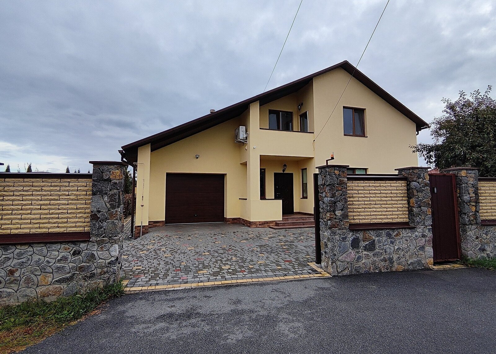 Продаж 2 поверхового будинку бесідка і ділянкою на 10 соток фото 1 Продаж 2 поверхового будинку бесідка і ділянкою на 10 соток фото 1