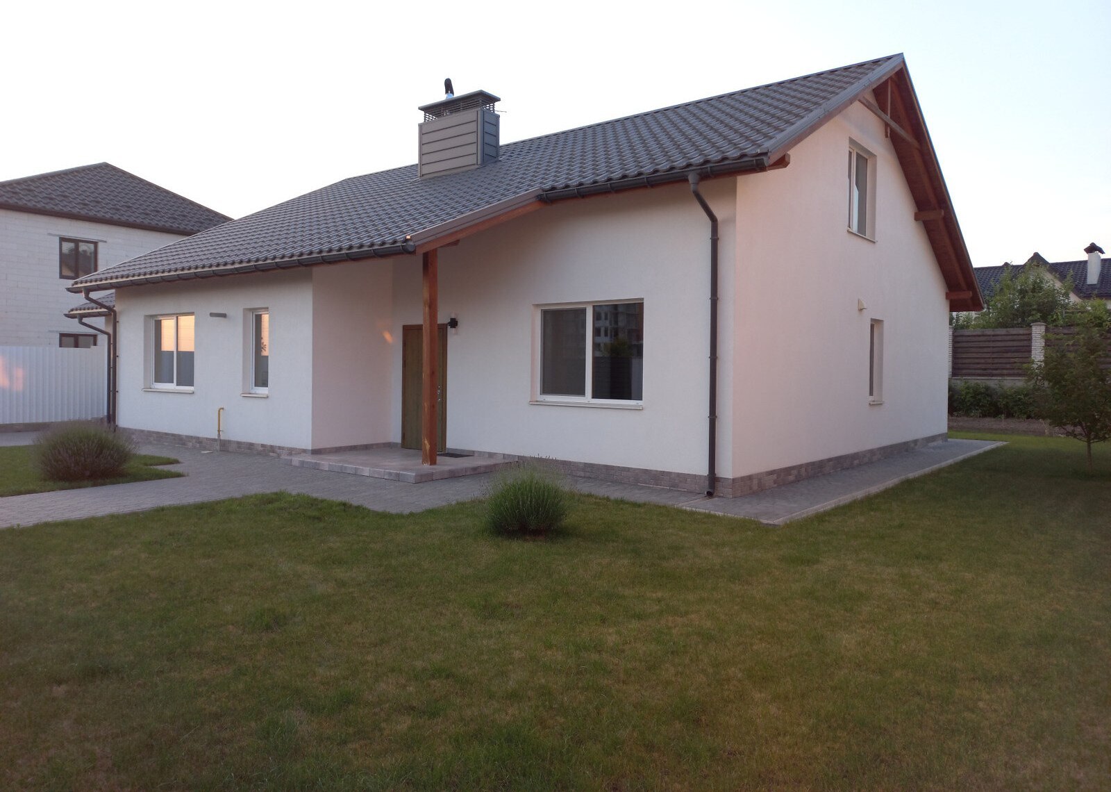 Продаж 1 поверхового будинку з гаражем на вул. Пляжна фото 1 Продаж 1 поверхового будинку з гаражем на вул. Пляжна фото 1