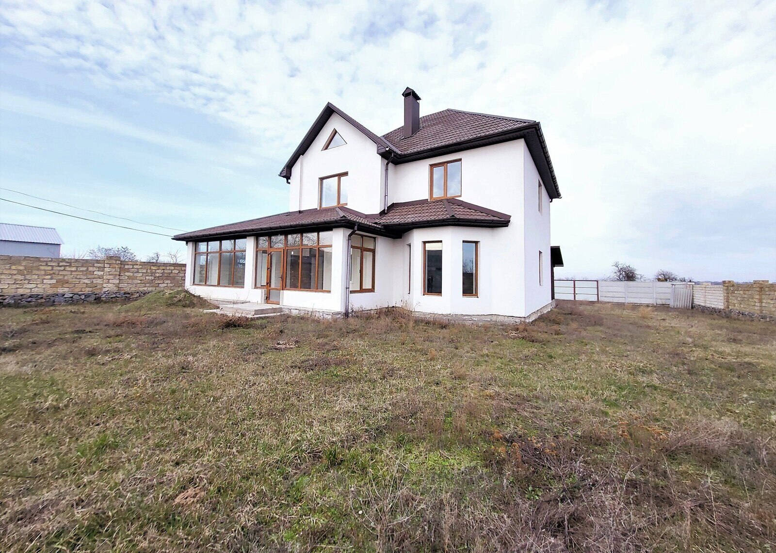 Продаж 2 поверхового будинку з ділянкою на 23 сотки фото 1 Продаж 2 поверхового будинку з ділянкою на 23 сотки фото 1