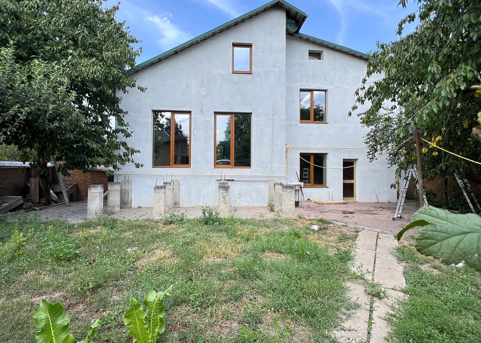 Продаж 3 поверхового будинку з гаражем і ділянкою на 13.5 сотки, 279 кв. м, 4 кімнати фото 1 Продаж 3 поверхового будинку з гаражем і ділянкою на 13.5 сотки, 279 кв. м, 4 кімнати фото 1